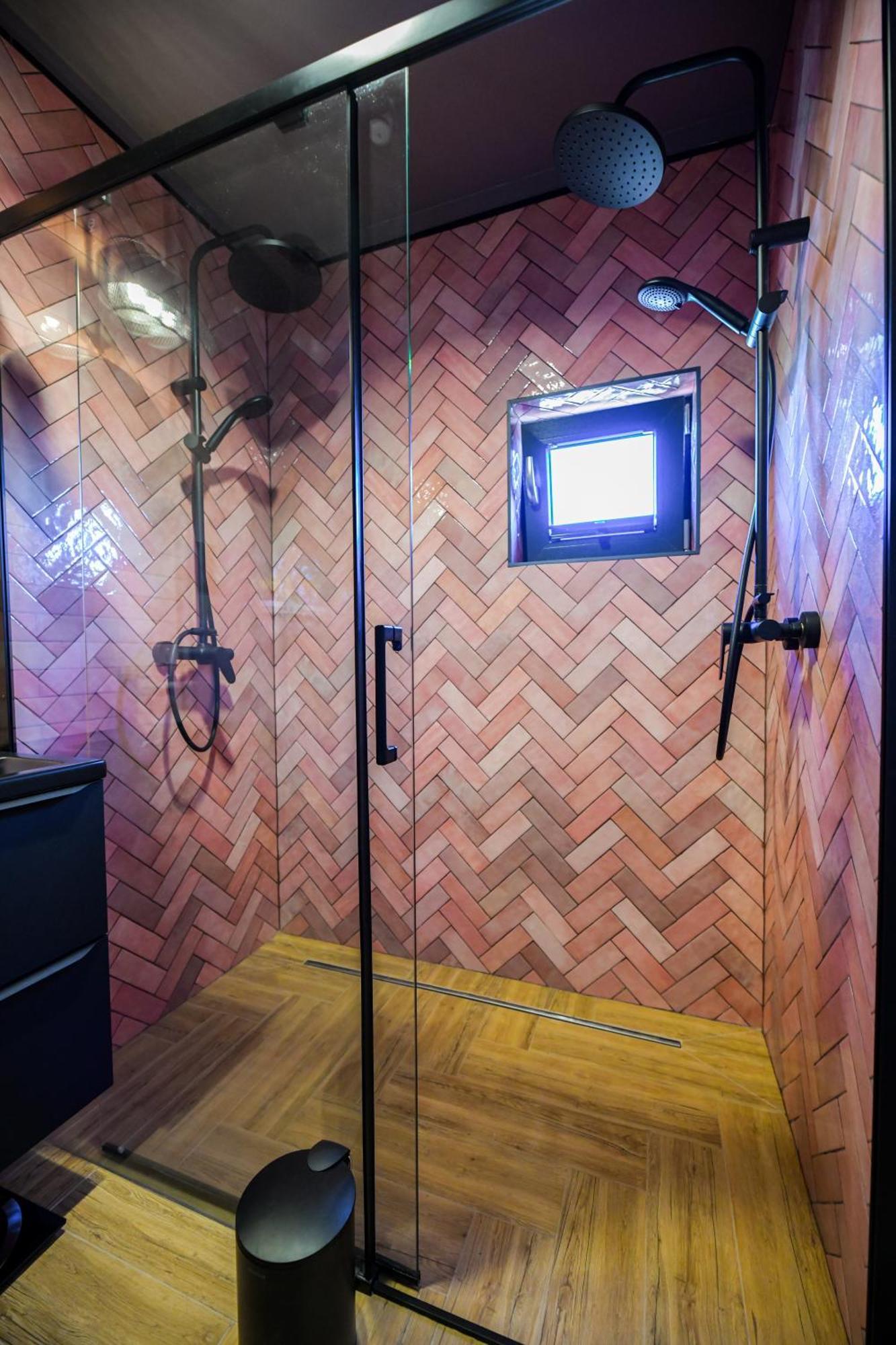 Black Villa ザトル エクステリア 写真